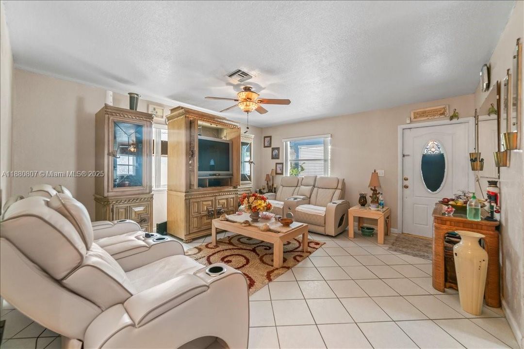 For Sale: $500,000 (4 beds, 2 baths, 1254 Square Feet)