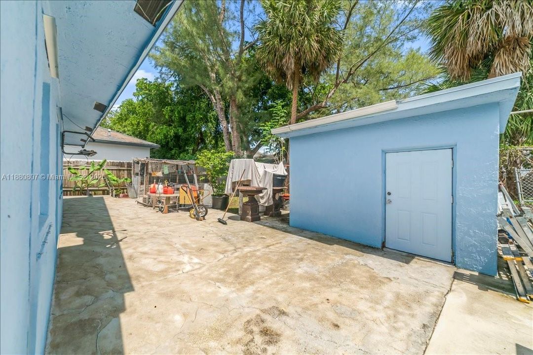 For Sale: $500,000 (4 beds, 2 baths, 1254 Square Feet)