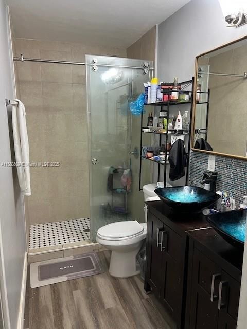 Под контрактом: $425,000 (4 спален, 2 ванн, 1277 Квадратных фут)