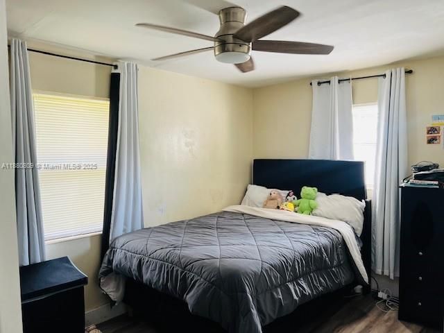 Под контрактом: $425,000 (4 спален, 2 ванн, 1277 Квадратных фут)