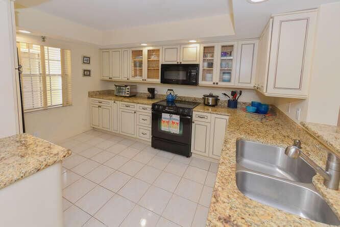300 John F Kennedy Dr Apt 208-small-023-