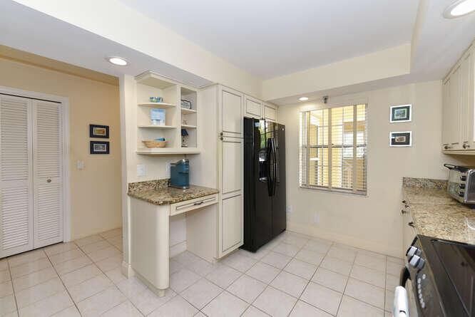 300 John F Kennedy Dr Apt 208-small-025-