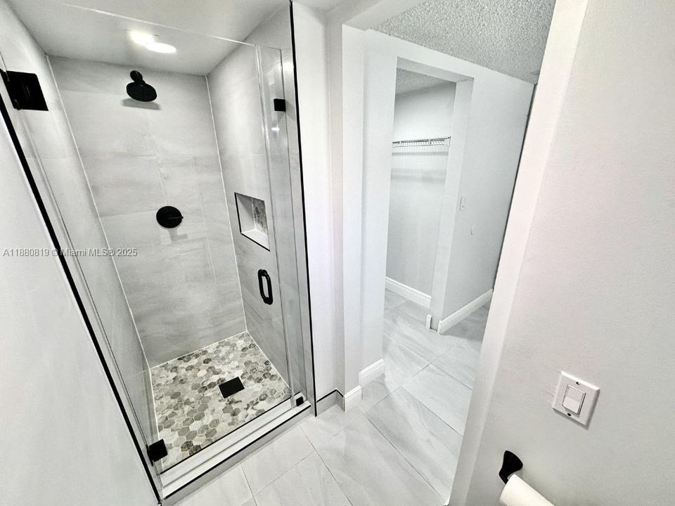 合同活跃: $218,933 (2 贝兹, 2 浴室, 1100 平方英尺)