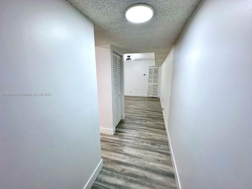 合同活跃: $218,933 (2 贝兹, 2 浴室, 1100 平方英尺)