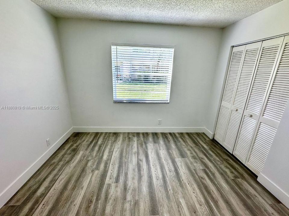 合同活跃: $218,933 (2 贝兹, 2 浴室, 1100 平方英尺)