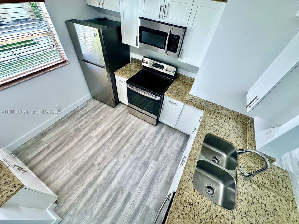 合同活跃: $218,933 (2 贝兹, 2 浴室, 1100 平方英尺)