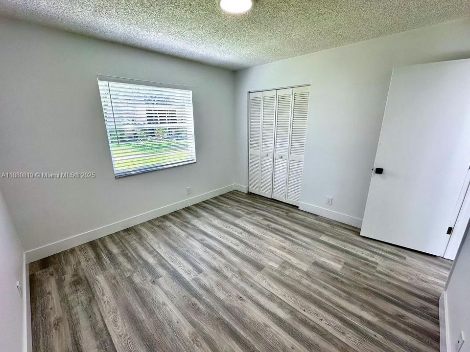 合同活跃: $218,933 (2 贝兹, 2 浴室, 1100 平方英尺)