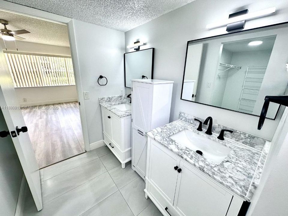 合同活跃: $218,933 (2 贝兹, 2 浴室, 1100 平方英尺)