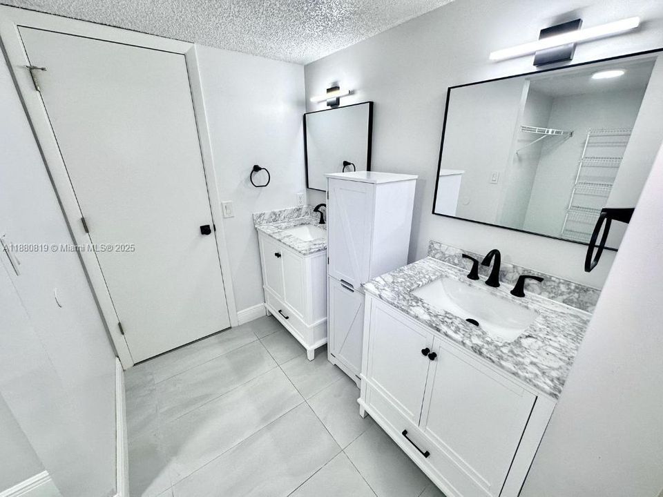 合同活跃: $218,933 (2 贝兹, 2 浴室, 1100 平方英尺)