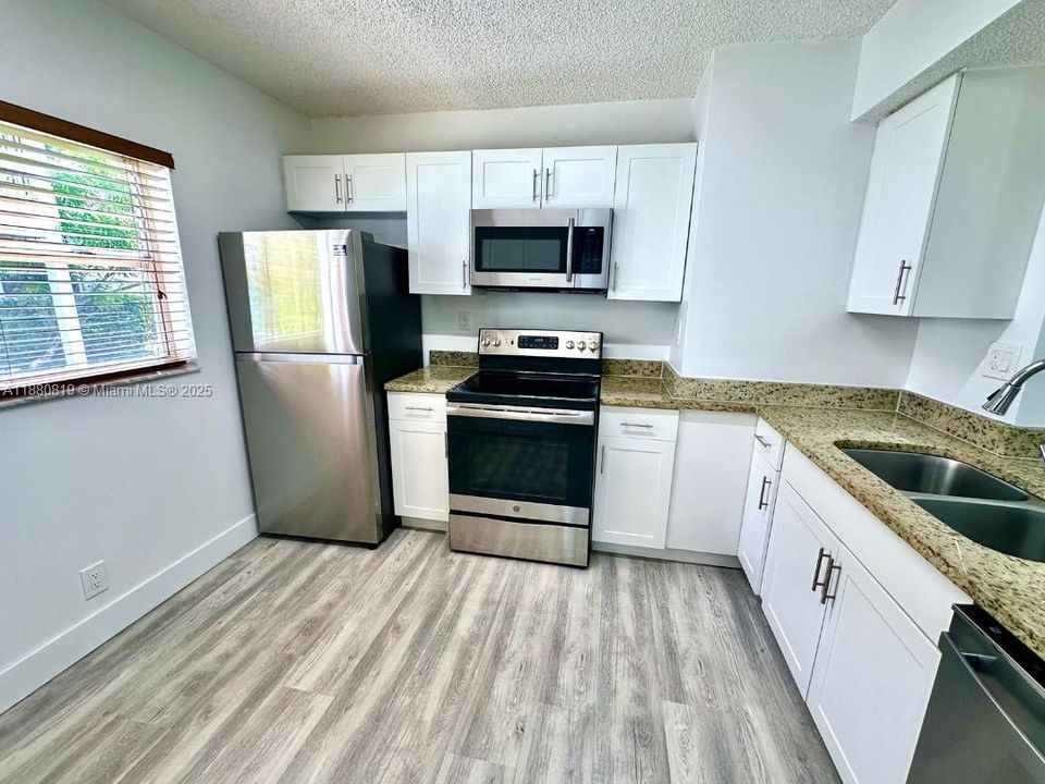 合同活跃: $218,933 (2 贝兹, 2 浴室, 1100 平方英尺)