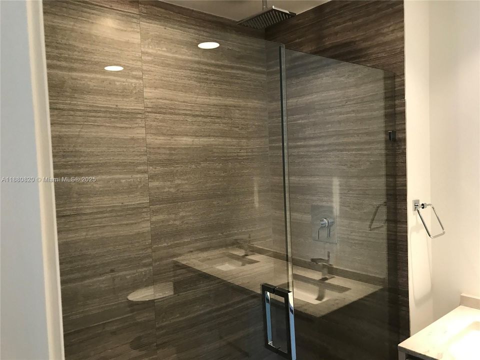 For Sale: $910,000 (2 beds, 3 baths, 1325 Square Feet)