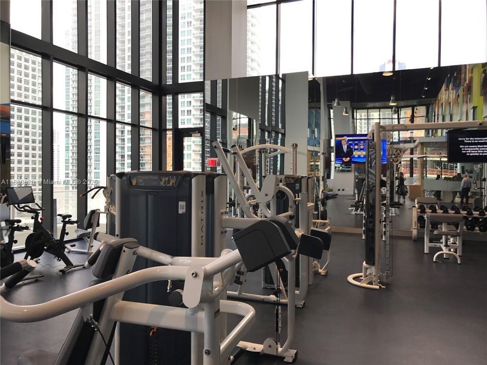 For Sale: $910,000 (2 beds, 3 baths, 1325 Square Feet)