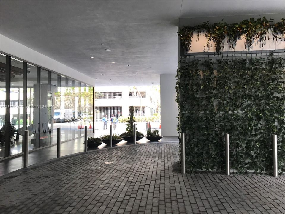 For Sale: $910,000 (2 beds, 3 baths, 1325 Square Feet)