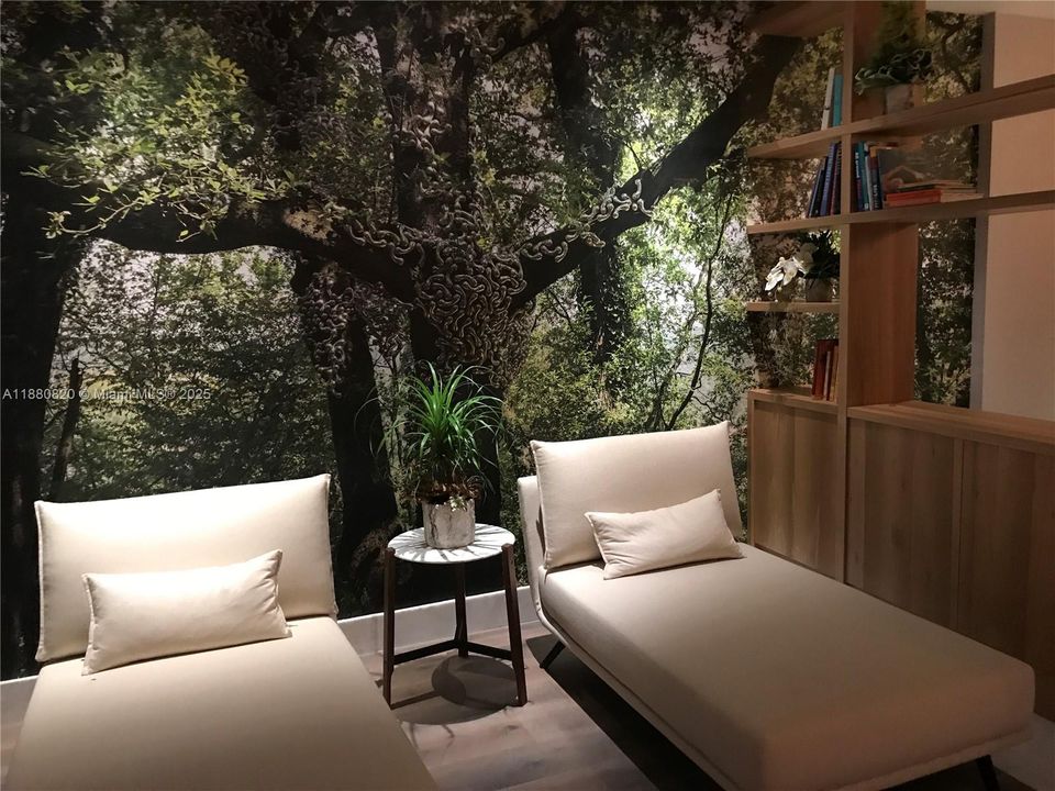 For Sale: $910,000 (2 beds, 3 baths, 1325 Square Feet)