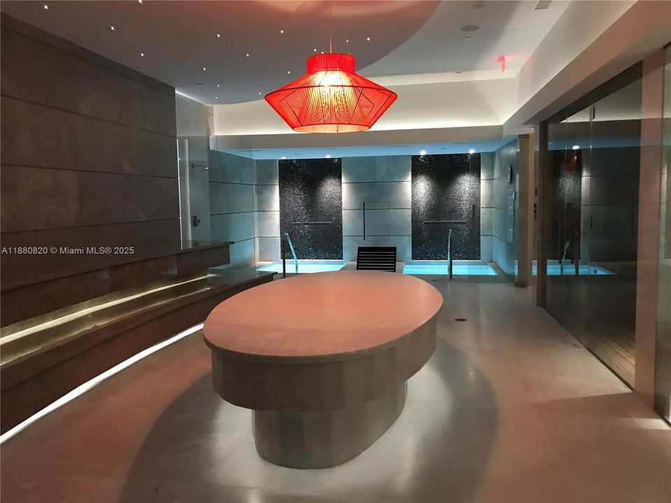 For Sale: $910,000 (2 beds, 3 baths, 1325 Square Feet)