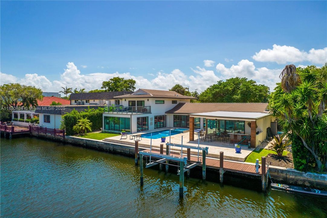 Sunset pool courtyard made for swims