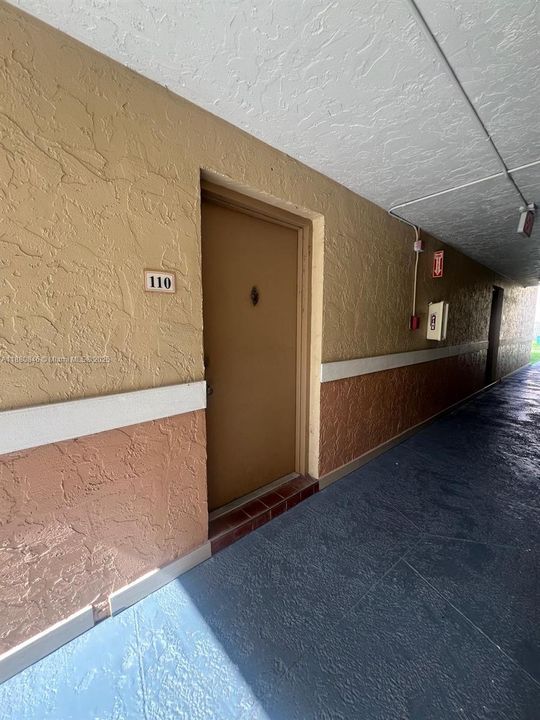 Activo con contrato: $2,600 (2 camas, 2 baños, 1040 Pies cuadrados)