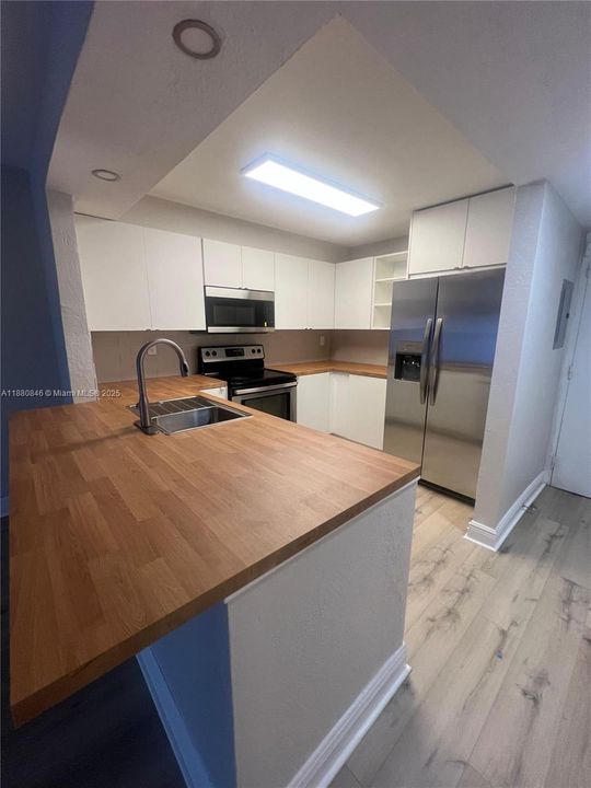 Activo con contrato: $2,600 (2 camas, 2 baños, 1040 Pies cuadrados)