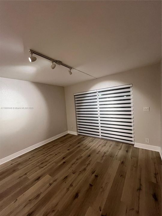 Activo con contrato: $2,600 (2 camas, 2 baños, 1040 Pies cuadrados)