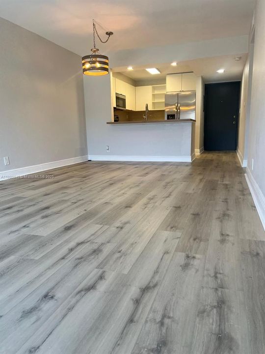 Activo con contrato: $2,600 (2 camas, 2 baños, 1040 Pies cuadrados)