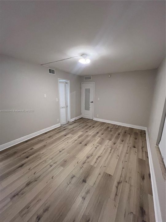 Activo con contrato: $2,600 (2 camas, 2 baños, 1040 Pies cuadrados)