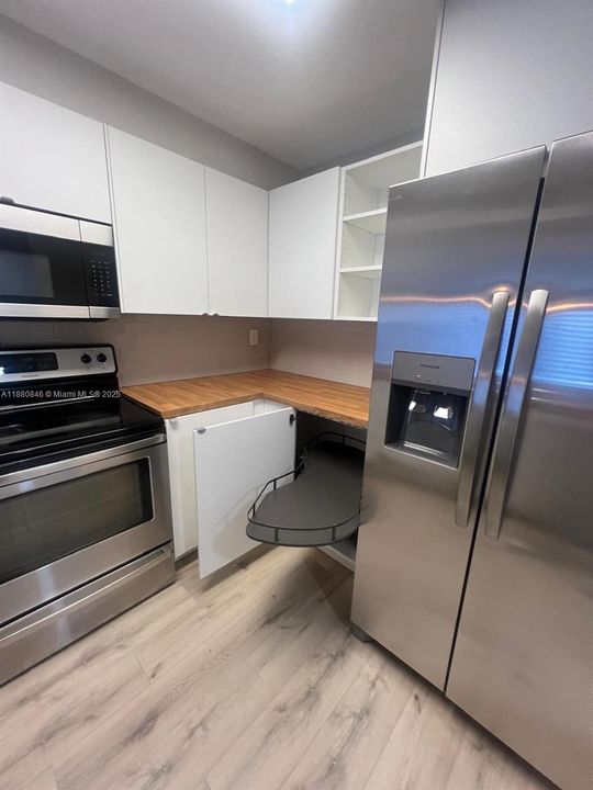 Activo con contrato: $2,600 (2 camas, 2 baños, 1040 Pies cuadrados)