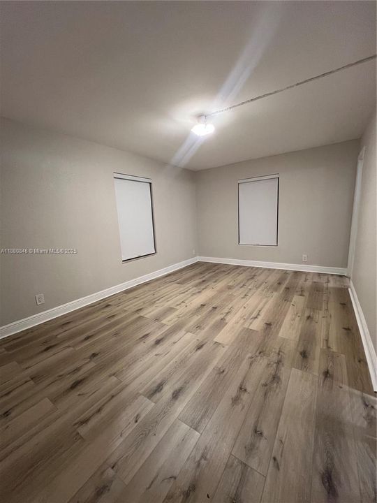 Activo con contrato: $2,600 (2 camas, 2 baños, 1040 Pies cuadrados)