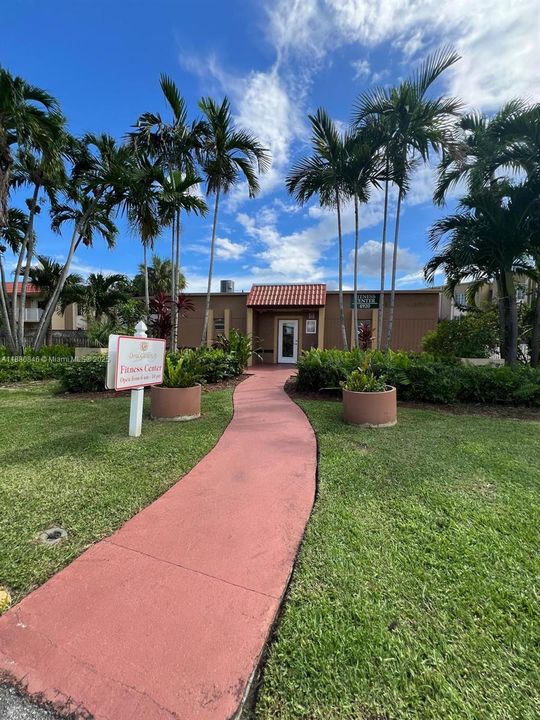 Activo con contrato: $2,600 (2 camas, 2 baños, 1040 Pies cuadrados)