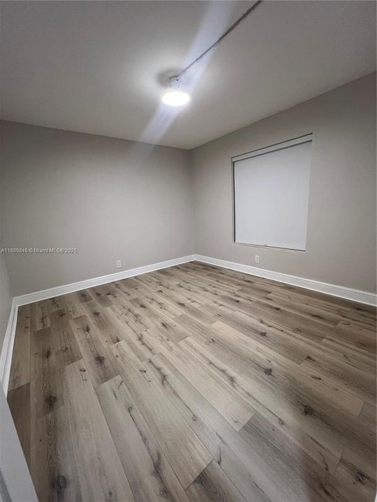 Activo con contrato: $2,600 (2 camas, 2 baños, 1040 Pies cuadrados)