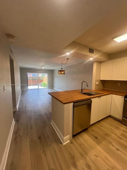 Activo con contrato: $2,600 (2 camas, 2 baños, 1040 Pies cuadrados)