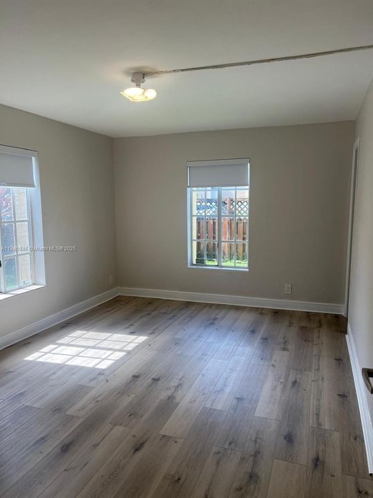 Activo con contrato: $2,600 (2 camas, 2 baños, 1040 Pies cuadrados)