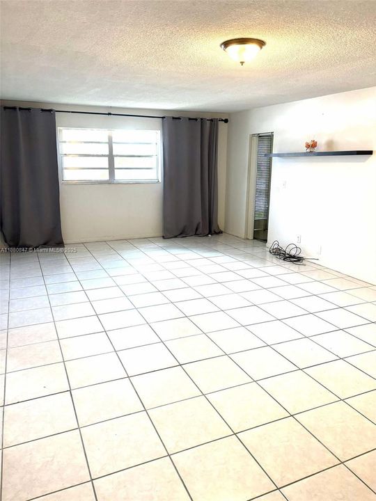 Vendido Recientemente: $190,000 (2 camas, 2 baños, 1030 Pies cuadrados)