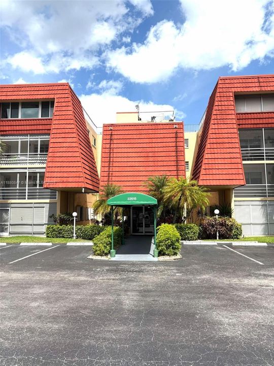 Vendido Recientemente: $190,000 (2 camas, 2 baños, 1030 Pies cuadrados)