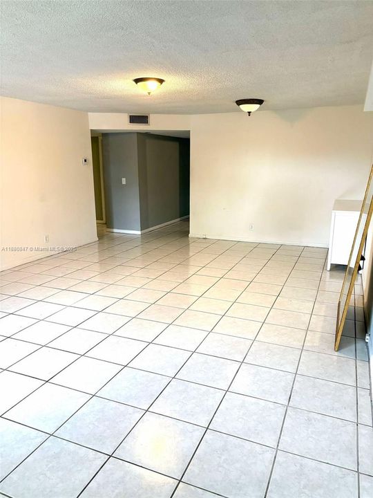 Vendido Recientemente: $190,000 (2 camas, 2 baños, 1030 Pies cuadrados)