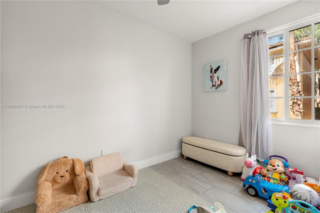 待售: $595,000 (4 贝兹, 3 浴室, 1481 平方英尺)