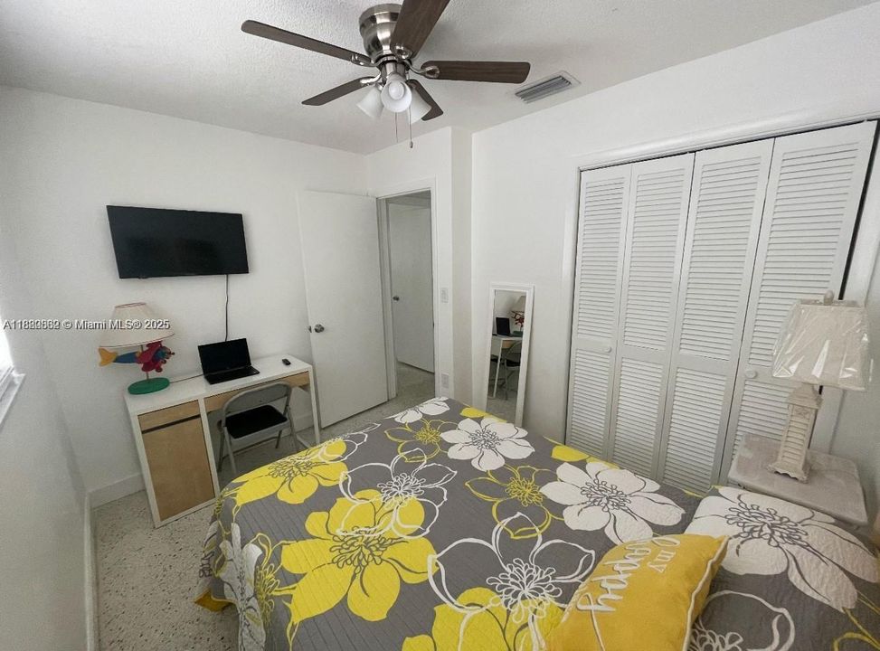 For Rent: $2,850 (3 beds, 1 baths, 960 Square Feet)