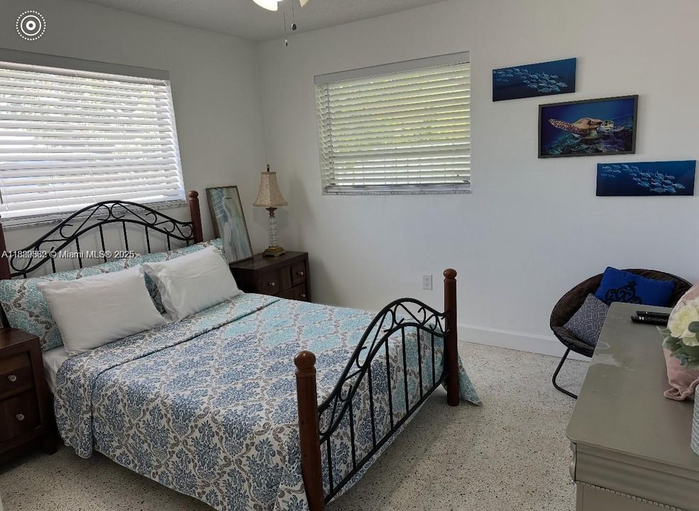 For Rent: $2,850 (3 beds, 1 baths, 960 Square Feet)