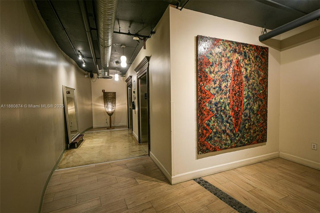 For Sale: $440,000 (2 beds, 2 baths, 997 Square Feet)