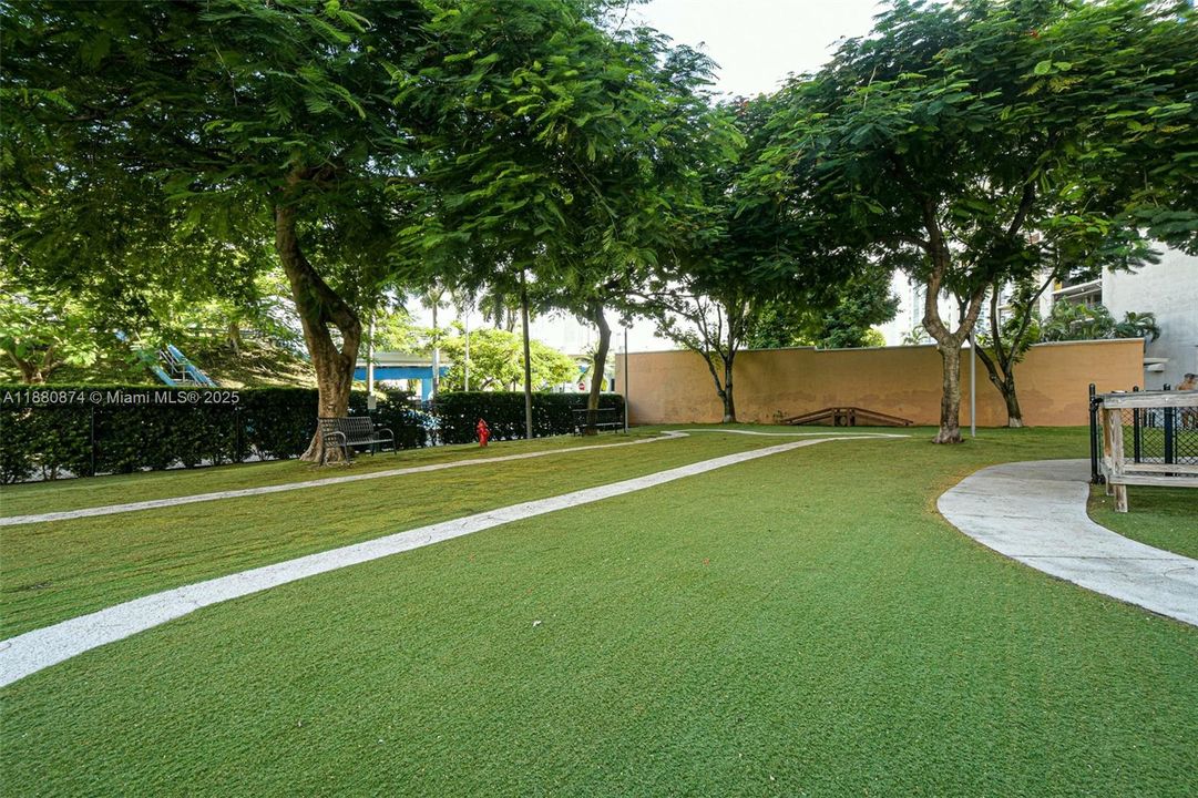 For Sale: $440,000 (2 beds, 2 baths, 997 Square Feet)