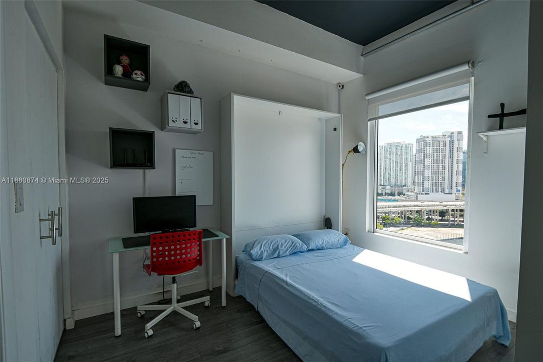 For Sale: $440,000 (2 beds, 2 baths, 997 Square Feet)