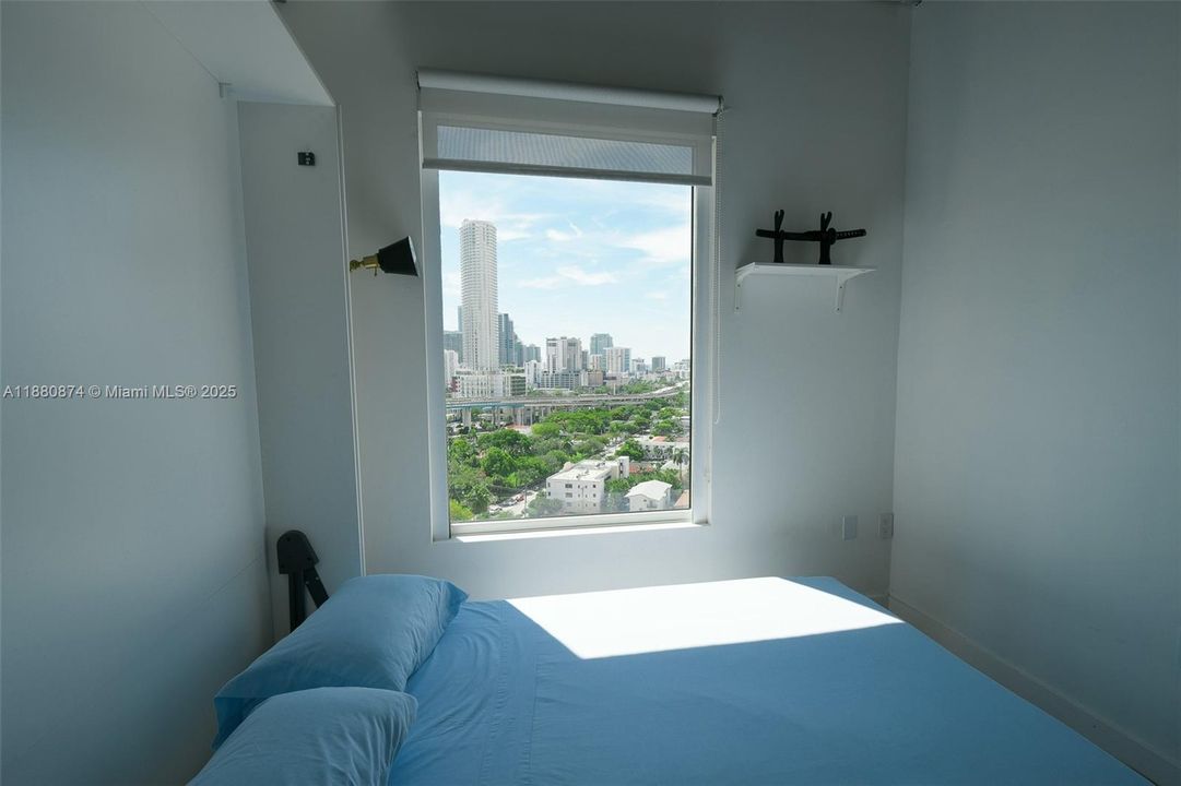 For Sale: $440,000 (2 beds, 2 baths, 997 Square Feet)