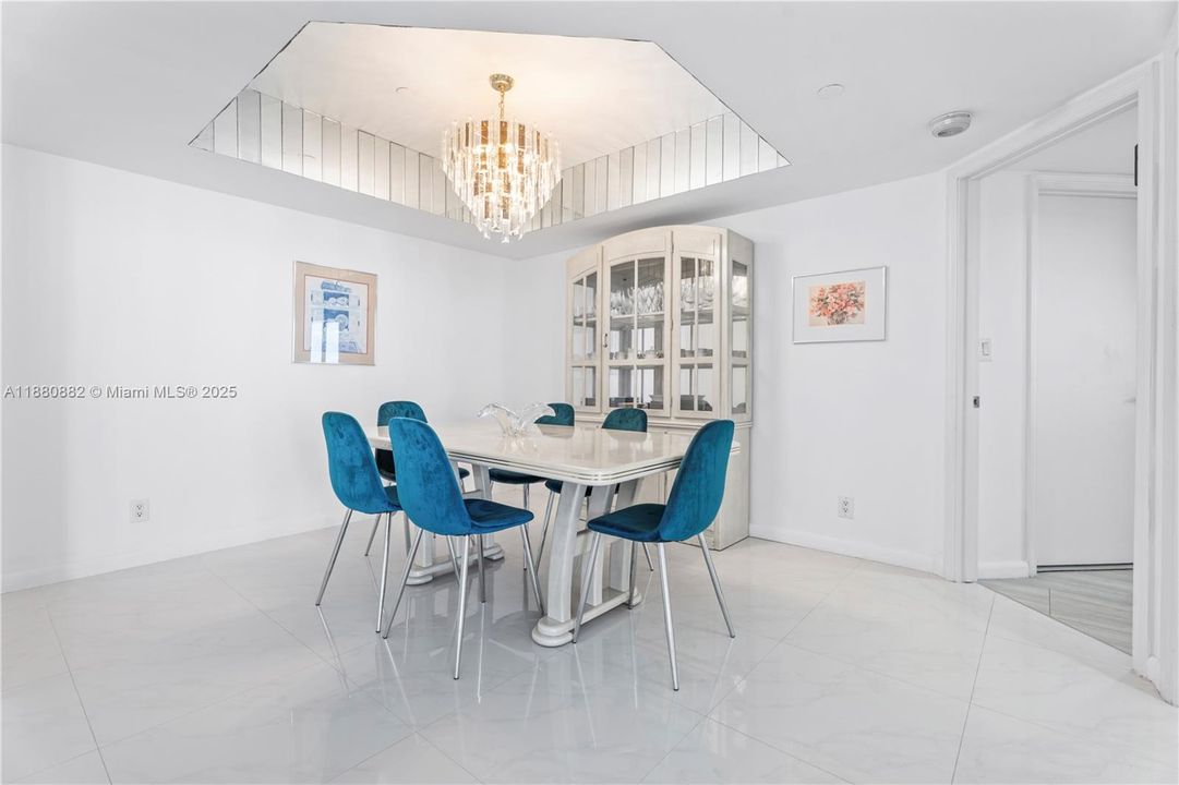 待售: $1,100,000 (2 贝兹, 2 浴室, 1460 平方英尺)