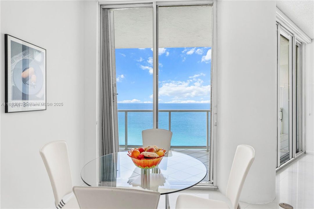 待售: $1,100,000 (2 贝兹, 2 浴室, 1460 平方英尺)