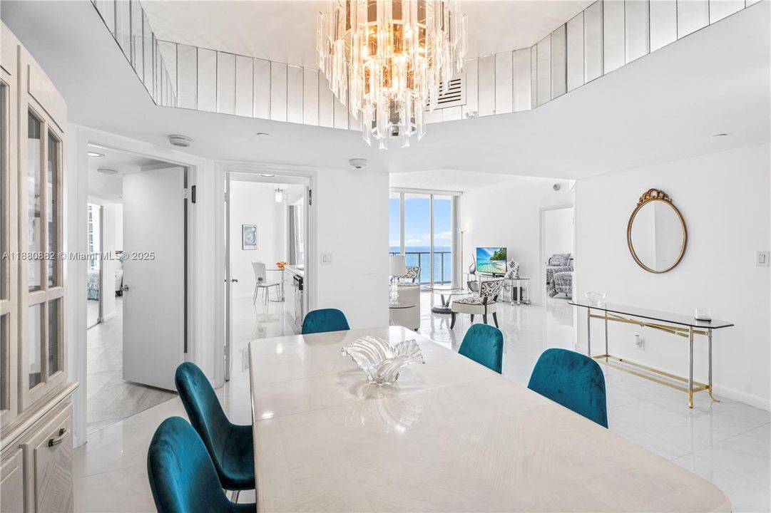 待售: $1,100,000 (2 贝兹, 2 浴室, 1460 平方英尺)