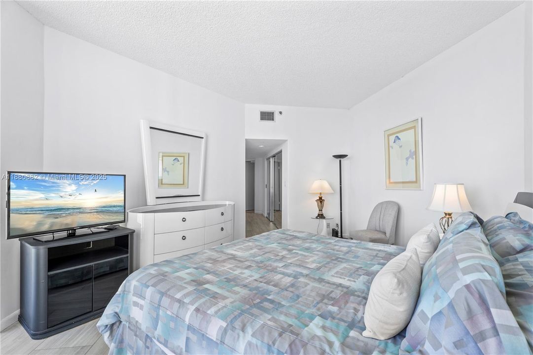 待售: $1,100,000 (2 贝兹, 2 浴室, 1460 平方英尺)