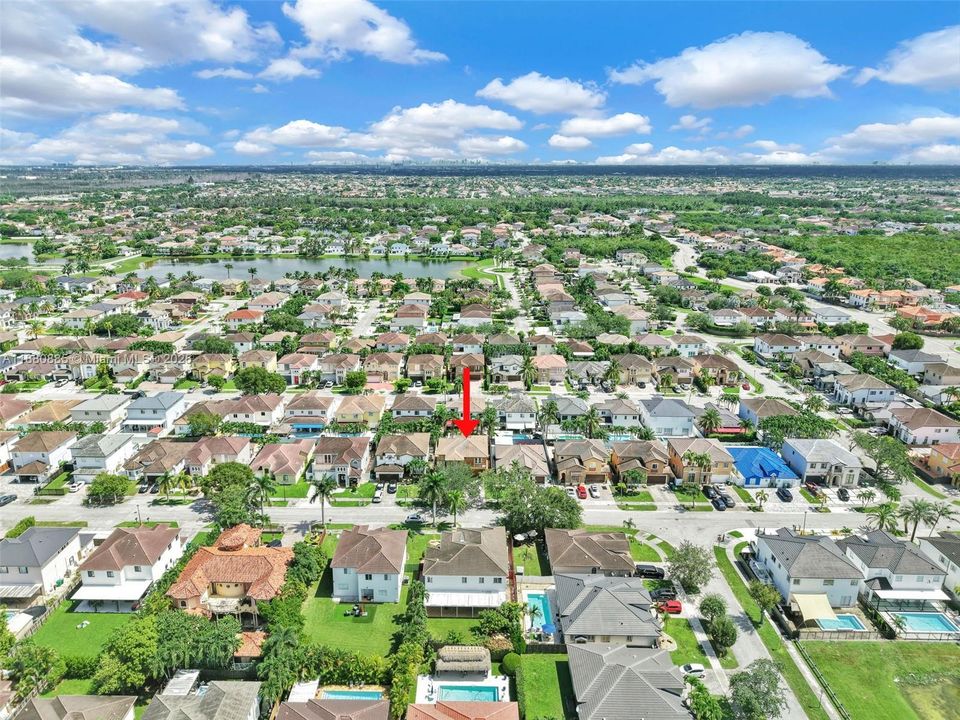 合同活跃: $750,000 (4 贝兹, 3 浴室, 2626 平方英尺)