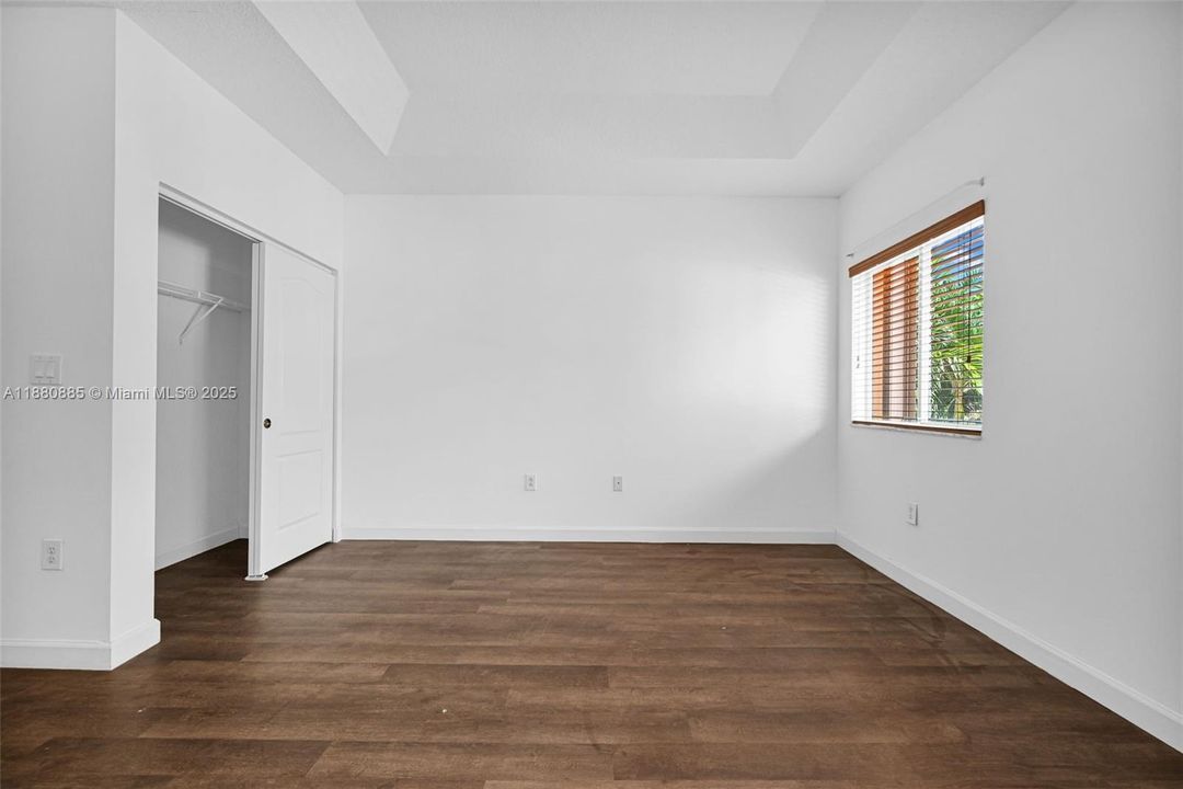 合同活跃: $750,000 (4 贝兹, 3 浴室, 2626 平方英尺)