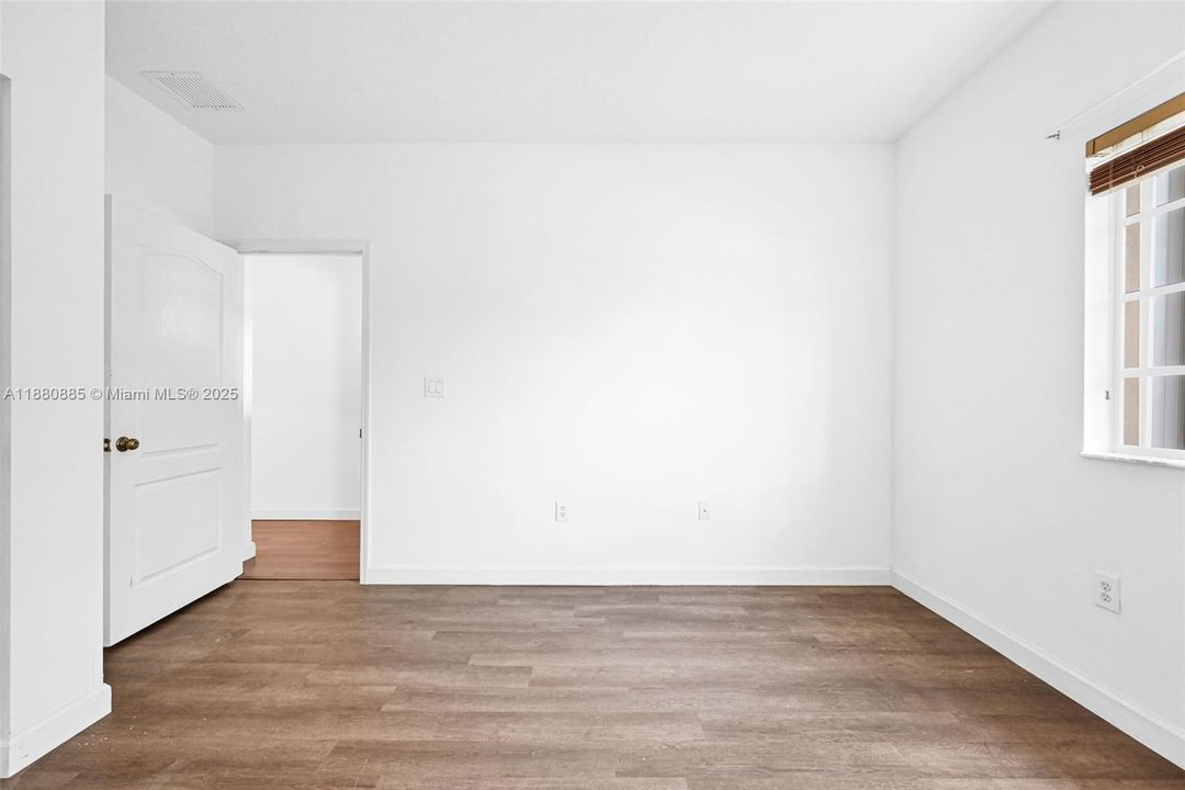 合同活跃: $750,000 (4 贝兹, 3 浴室, 2626 平方英尺)