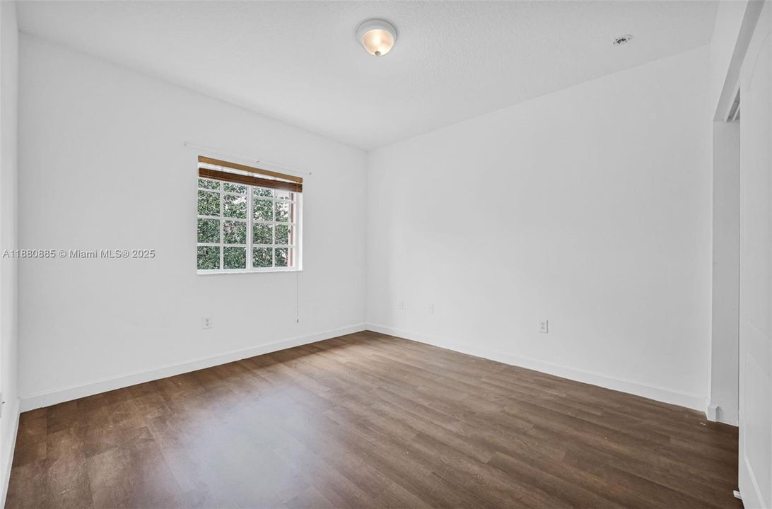 合同活跃: $750,000 (4 贝兹, 3 浴室, 2626 平方英尺)