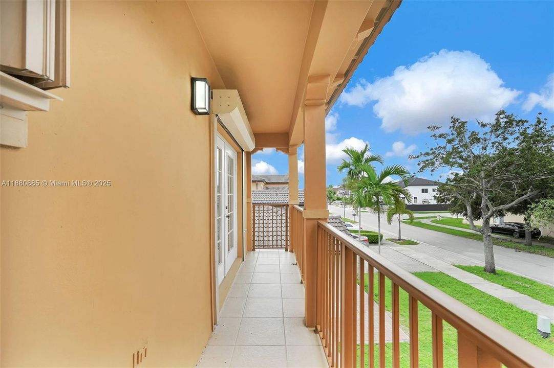 合同活跃: $750,000 (4 贝兹, 3 浴室, 2626 平方英尺)